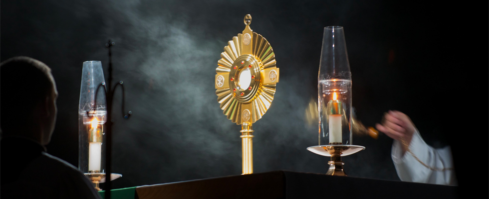 Another First for Francis: Catholics Worldwide in Eucharistic Adoration